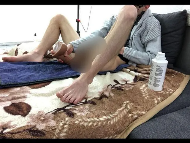 Video 074 - Maxi Trainiert mit Monsterdildo in die Tiefe Cam 2 Teil 3-6