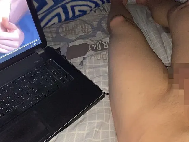 Wichsen zum Porno! Sperma auf Cam, Bauch und Bett! POV!