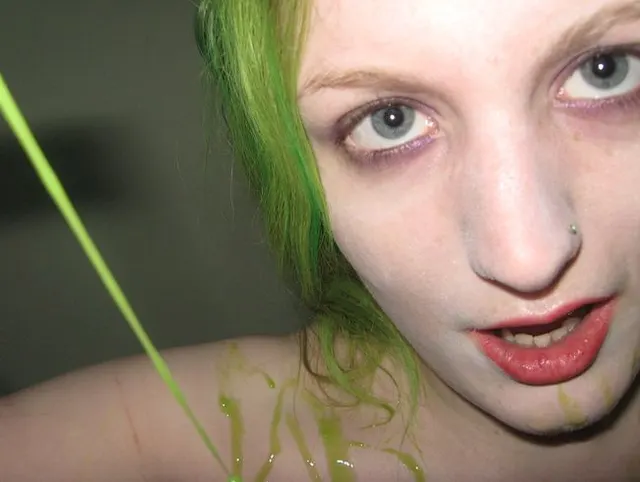 teen sploshing with oral