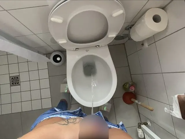 Pisse und sperma und Dienstmädchen alles in einem