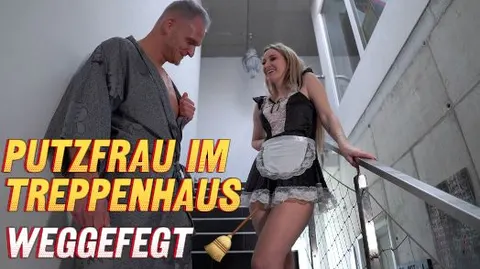 PUTZFRAU IM TREPPENHAUS WEGGEFEGT