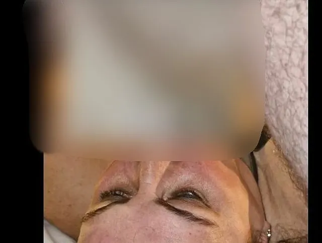 Ein User schiebt mir seinen Schwanz in den Rachen