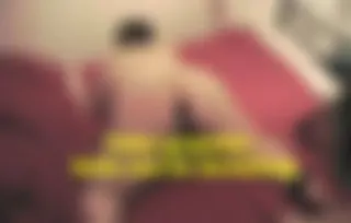 gespreitzte Lippen mit der Gerte bestraft