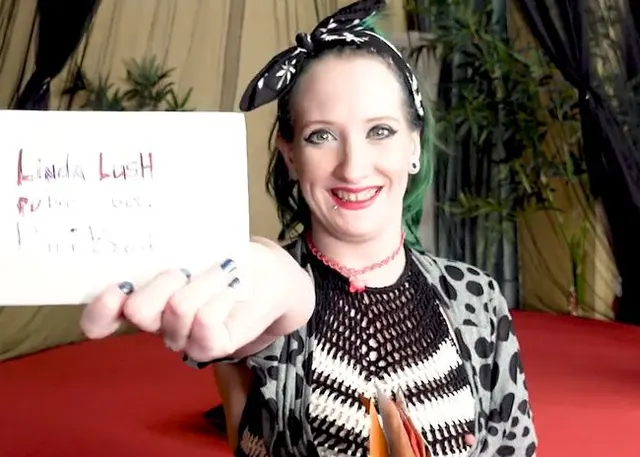 Linda bekommt cum mail