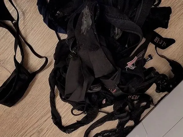 Zu viel dirty Höschen auf einem Haufen