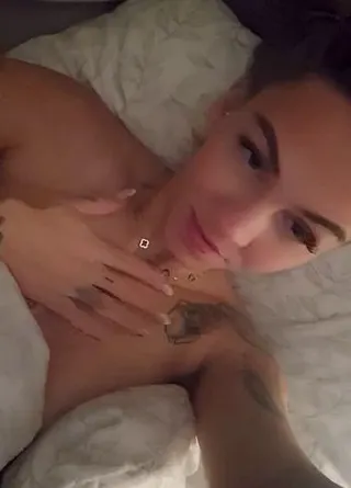 Ein morgen, nackte haut und ganz viele heiße gedanken