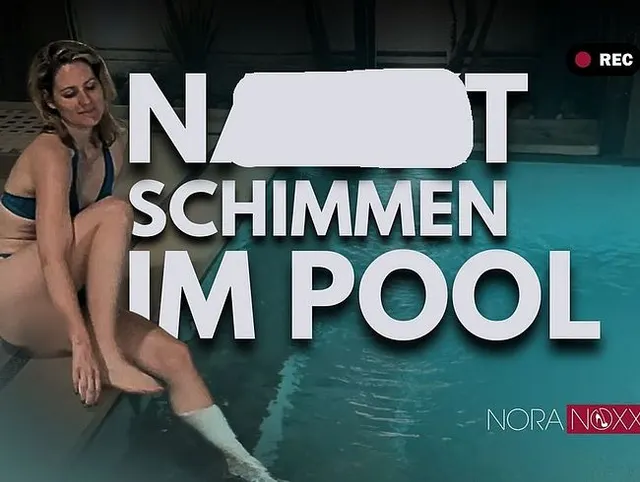 Nacktschwimmen und Masturbation im Pool