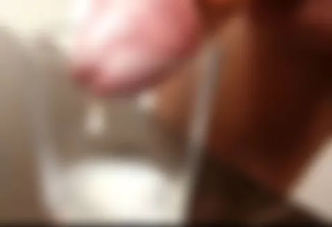 Sperma ins Glas spritzen...