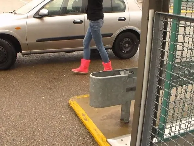Auf'm Parkdeck gepisst