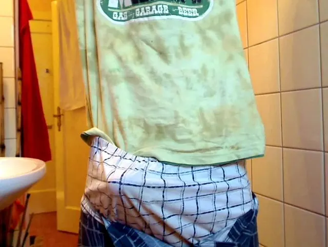 Sau geiles - Pissen in Boxershorts und fetter Cumshot