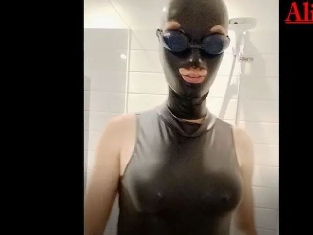 Im Hotel mit Leohex Rubber Swimsuit und Wetlook Leggins gespeilt und geduscht #4 AlinaKoyaTS