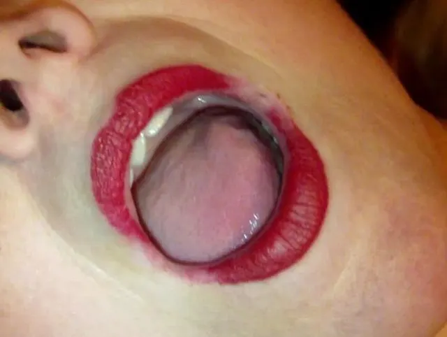 Bin seine lebende Gummipuppe