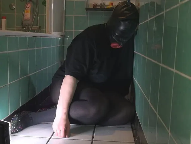 Tritte in die Piercingfotze Teil5 Hardcore