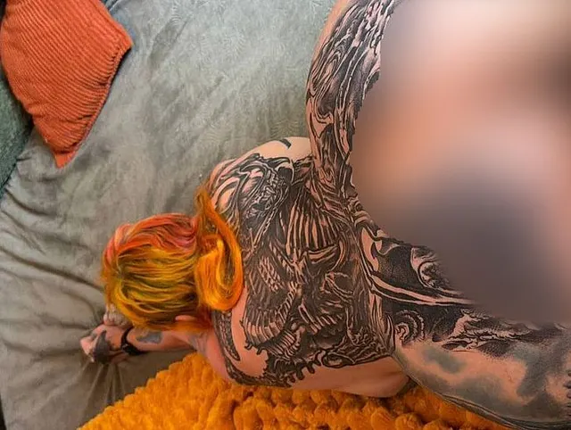 Vibrator zum Orgasmus und danach Spermaladung für die Maulfotze