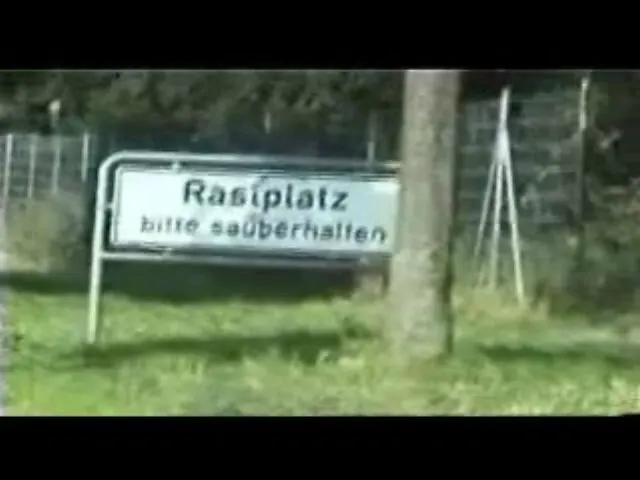 an RASTPLATZ (Schnellstrasse) gewichst
