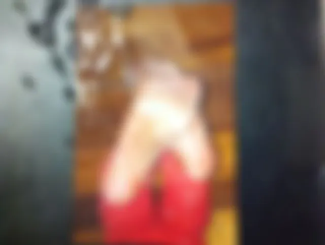 Sklave wichste mit Nylons auf mein Foto