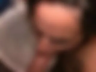 Gespült und in mund gefickt