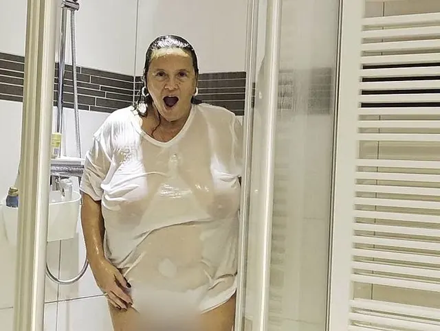 Wet T - shirt Duschen