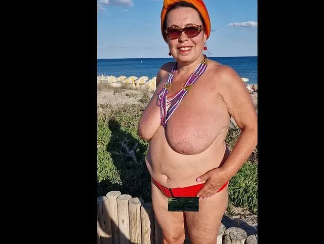 Nackt präsentieren in Cap d` Agde