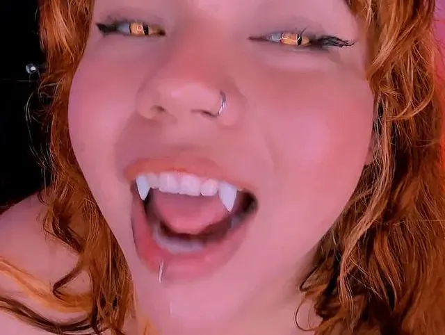Sexy Vampiraugen und Reißzähne machen Ahegao Dirty Talk