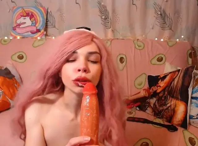 Riesiger Dildo intensiver schlampiger Blowjob POV