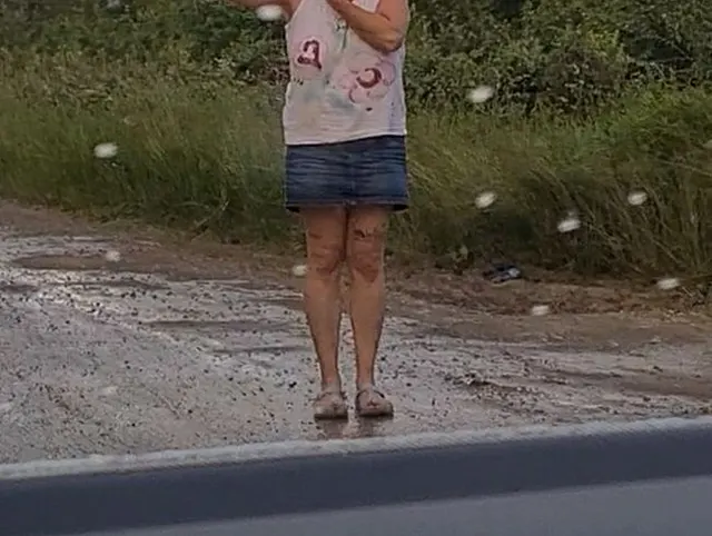 Als Anhalterin gebe ich dem Fahrer einen Blowjob.