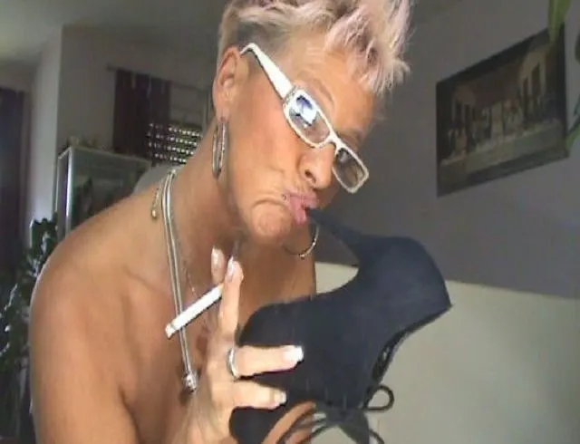TESTPERSON in der ,,SCHUHFABRIK``,zwinker...