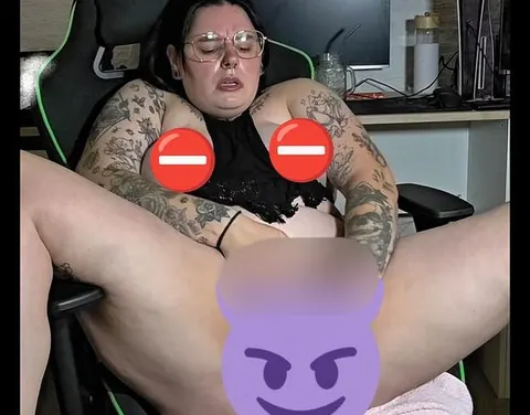Dildo spaß im Gamingstuhl:P