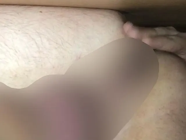 27 - Sperma eines Fremden aus dem Loch gedrueckt