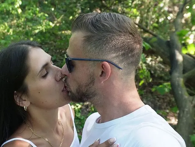 Heißer Outdoor-Dreh im Park – Mina Javed & Maniac werden beobachtet von einem lesbischen Pärchen