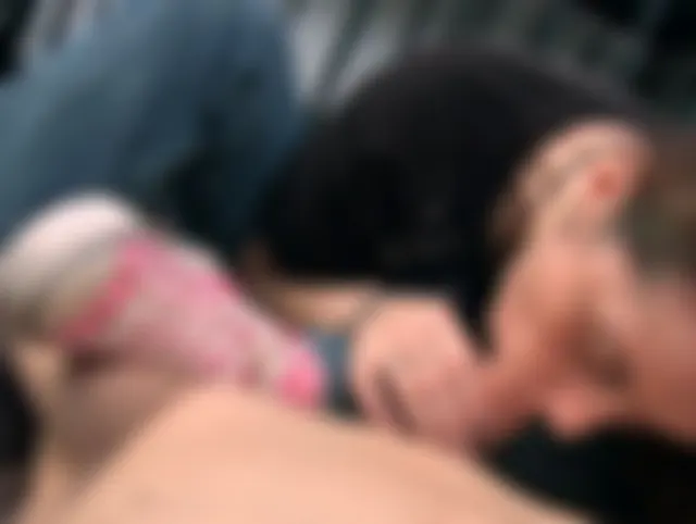 Tiefer harter Schuh Blowjob - Abgespritzt!