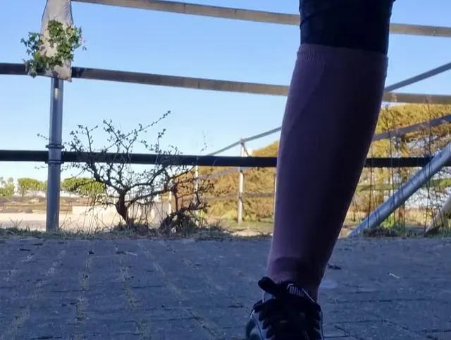 Stiefel und Sporen anziehen