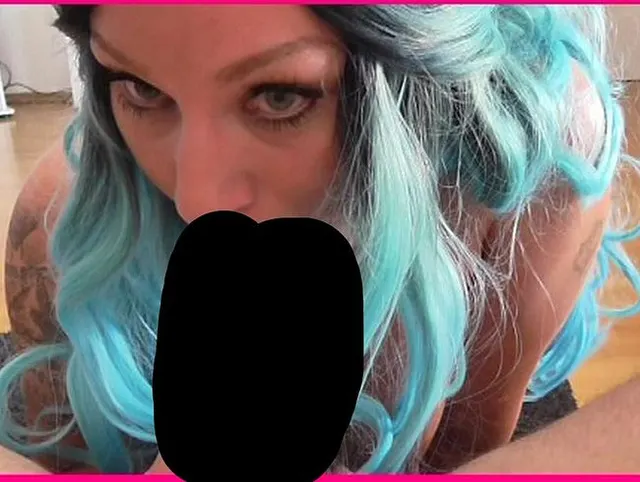 Brave Mädchen schlucken
