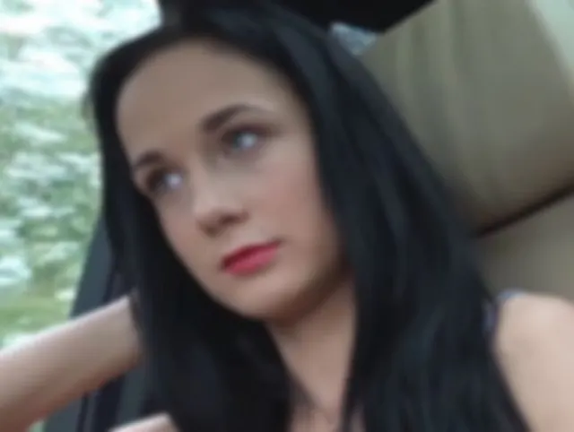 Mitten im Auto abgefickt und Schwanz entsaftet!