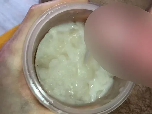 Video 042 - Maximilian Wichst sein Sperma in die Sperma Sammel Box Teil 2-2
