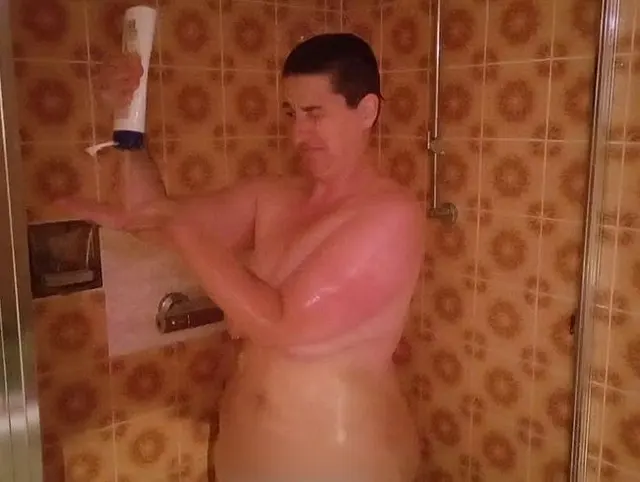 Dani unter der dusche