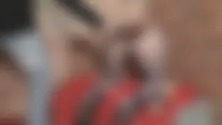 Spanking auf den Nylon-Arsch