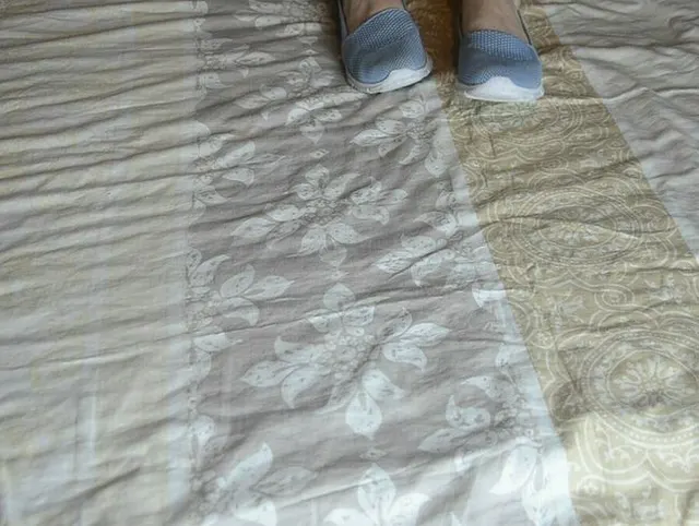 Neue Schuhe vor zeigen