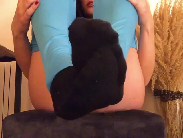 Meine nackten Füße und meine nackte Muschi für deinen harten Schwanz
