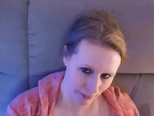 Abends auf dem Sofa