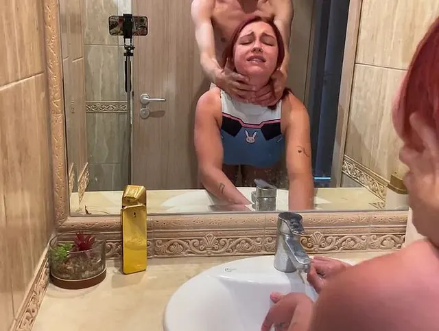 Ich werde hart gefickt, bis meine Knie zittern, ich bekomme einen Orgasmus