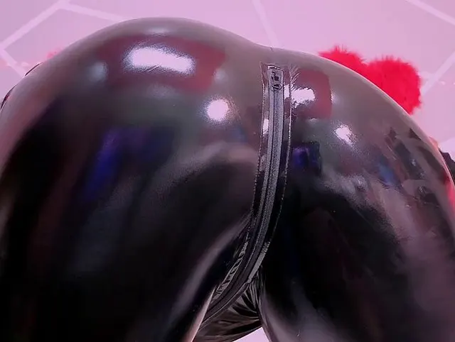 Latex-Catsuit-Teaser