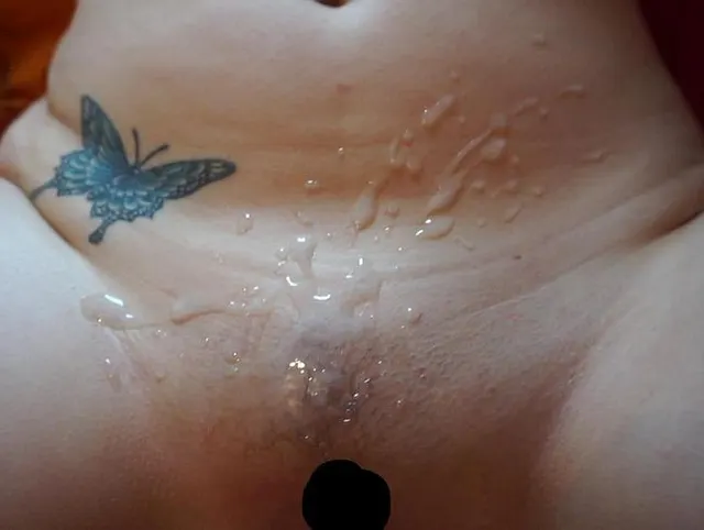 er fickt mich und spritzt mir auf die pussy