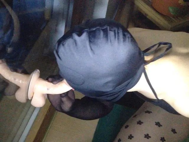 Ganz in Nylon von hinten gefickt