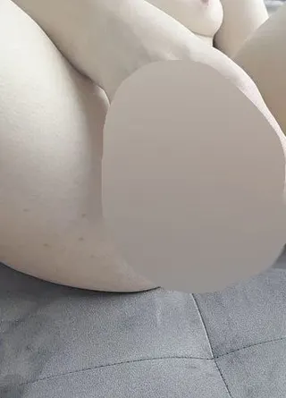 Solo Anal spielchen mit dem Dildo