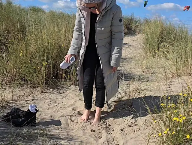 Stiefel aus und barfuß durch die sandigen Dünen