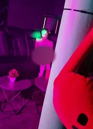In der Disco/Club geil Masturbiert. Wie hättest du reagiert?
