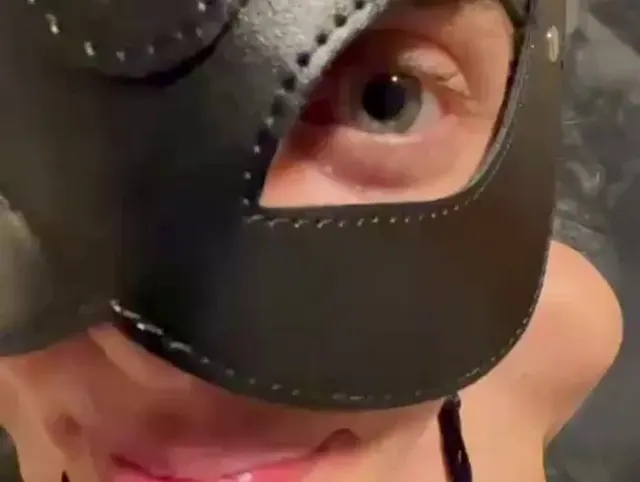 Ich Lutsche seinen Fetten Schwanz dafür FICKT er mich hart durch und als Belohnung einen CREAMPIE!!!