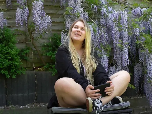 Nach Sexbuch im Garten durchgefickt!
