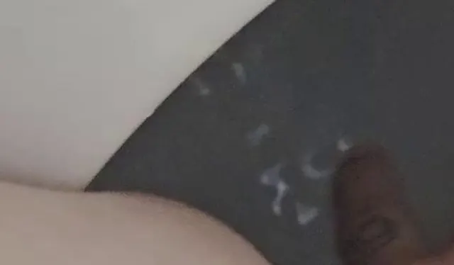Beim pinkeln gefilmt -meine pussy schmatzt beim Fingern